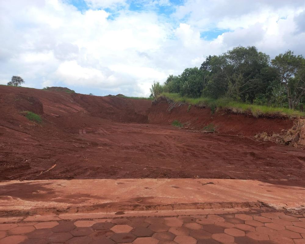 TERRENO EM SARUTAI�/SP